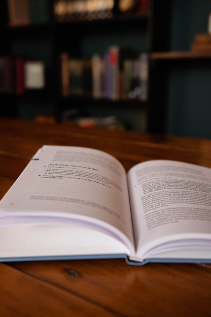 Living with the True God: Lessons from Judges | 10 Workbooks